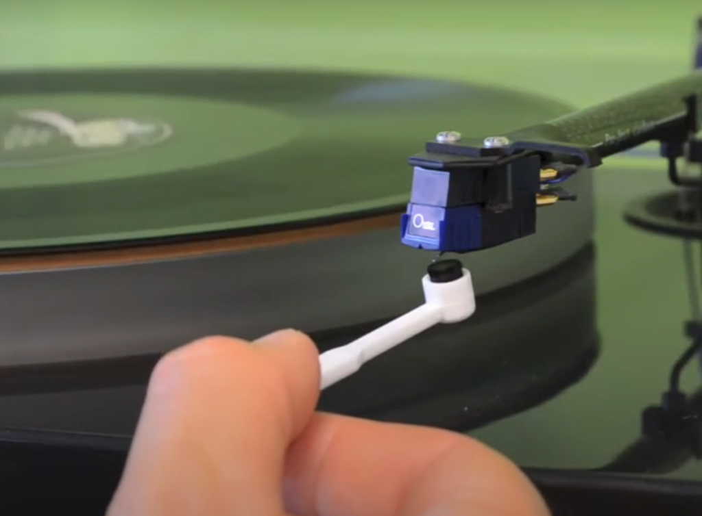 cleaning turntable needles